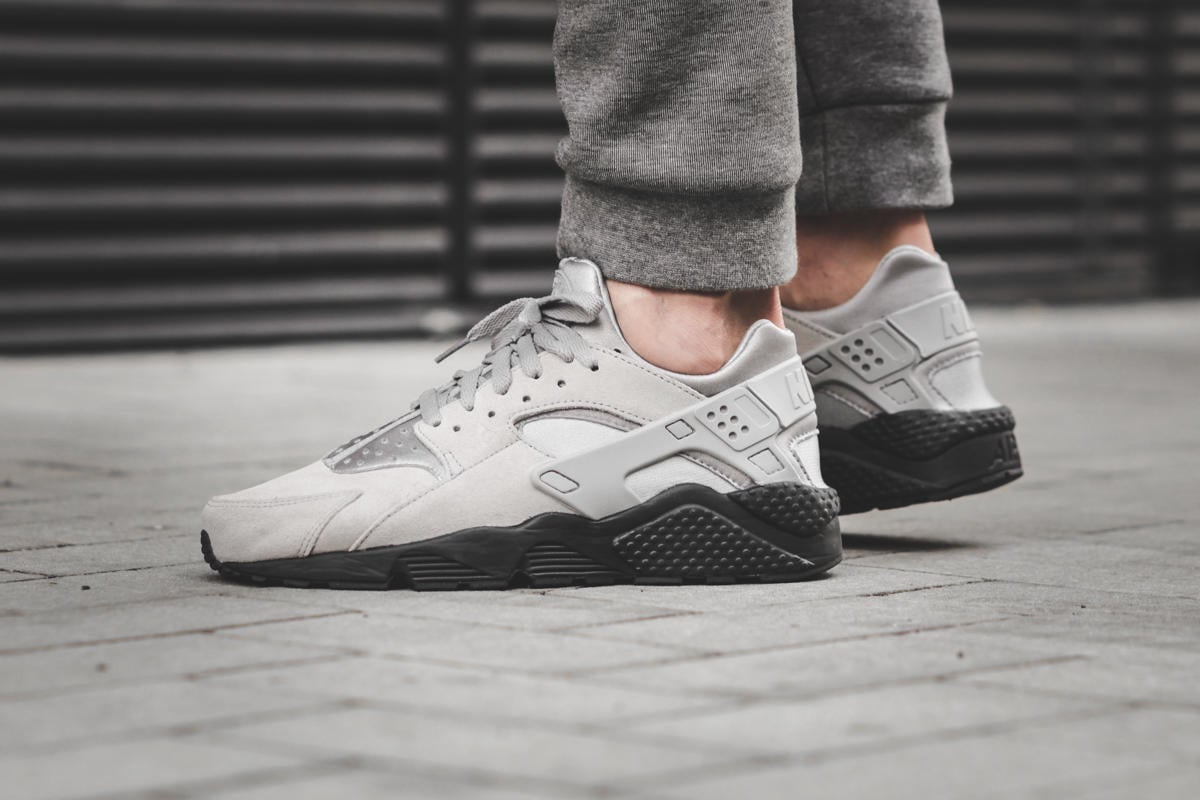 nike huarache silver