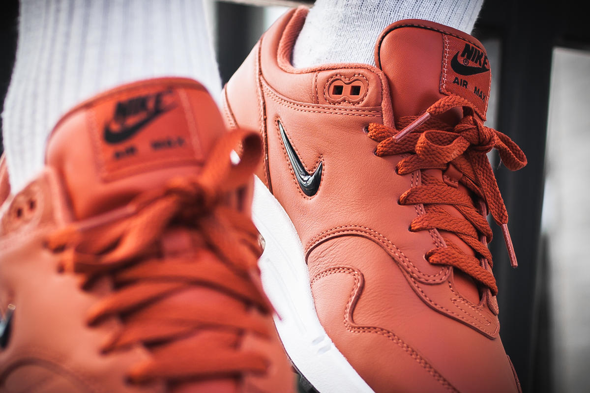 Nike Air Max 1 Premium Sc Jewel Swoosh Dusty Peach | AFEW Nike Leather Air Max 1 Premium Sc Dusty Peach Black white