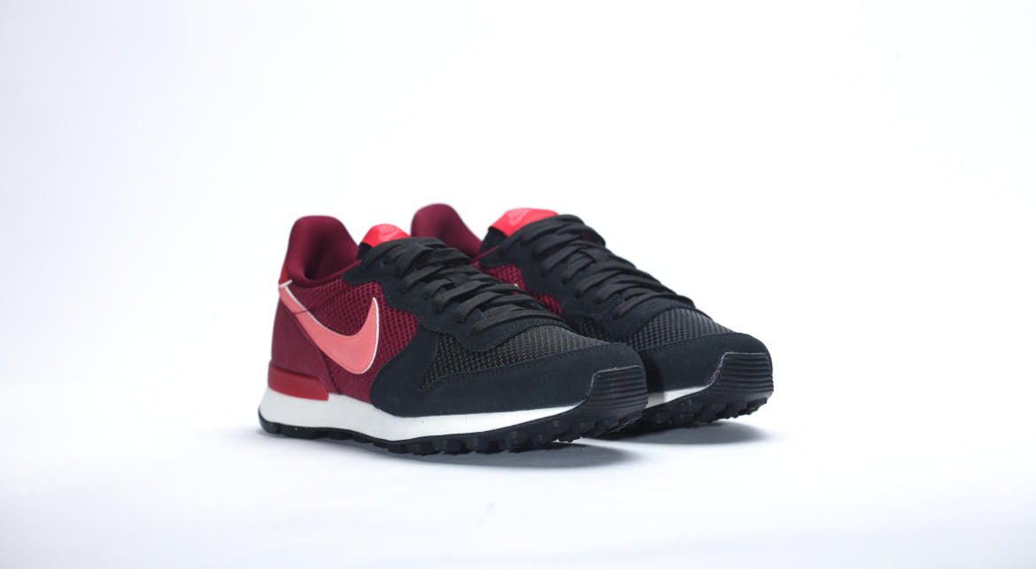 Nike WMNS INTERNATIONALIST "Black Crimson"
