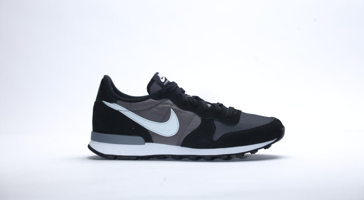 Nike Internationalist "Black N White"