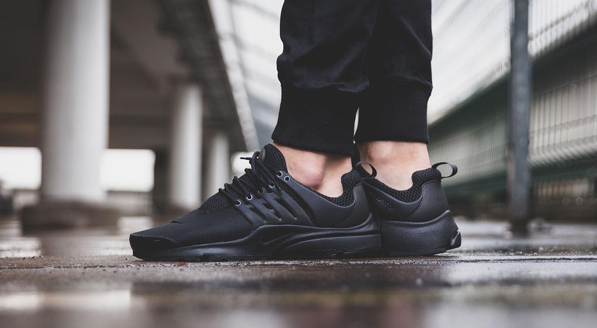 nike air presto black on feet