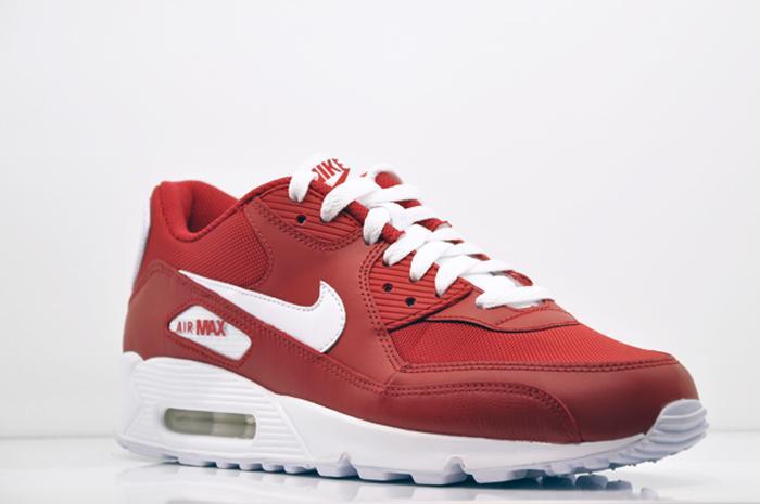 varsity red airmax nomo