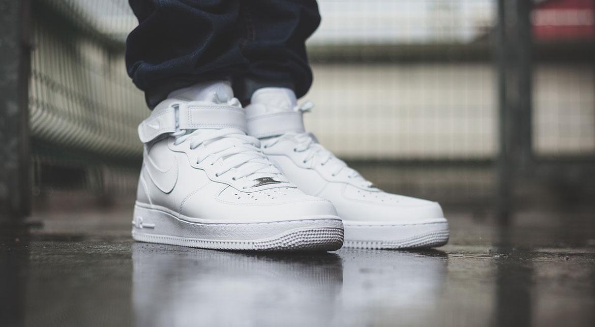 Nike Men's Air Force 1 Mid '07 Lv8 Shoes In White
