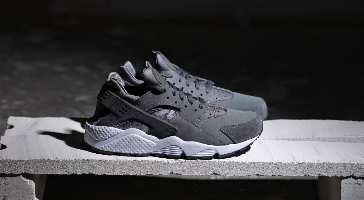 huaraches gray and white