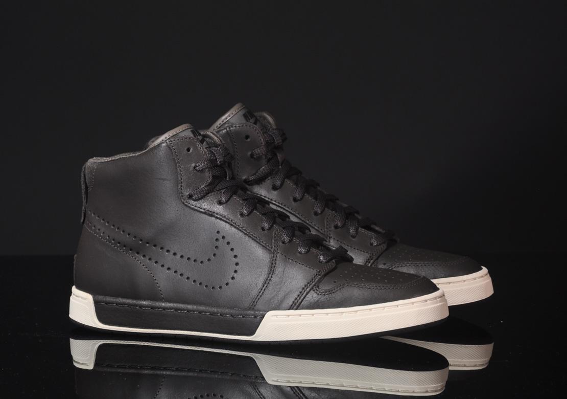 Nike Air Royal Mid