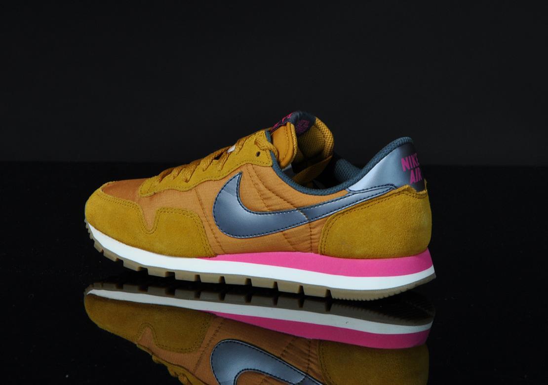 Nike Wmns Air Pegasus 83