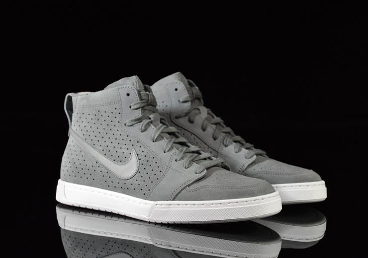 Nike Air Royal Mid Lite