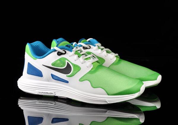 nike lunar flow