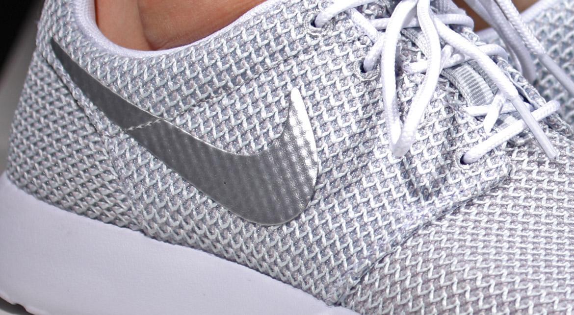 Nike Wmns Rosherun "Metallic Platinum"