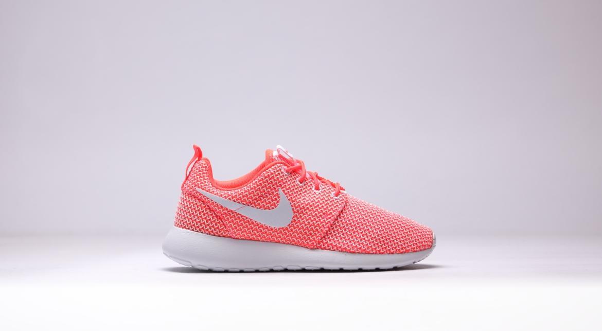 Nike Wmns Rosherun "Hot Lava"