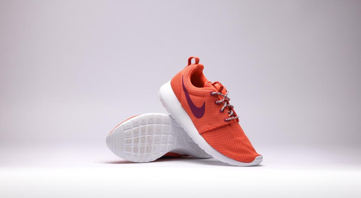 orange roshe runs womens