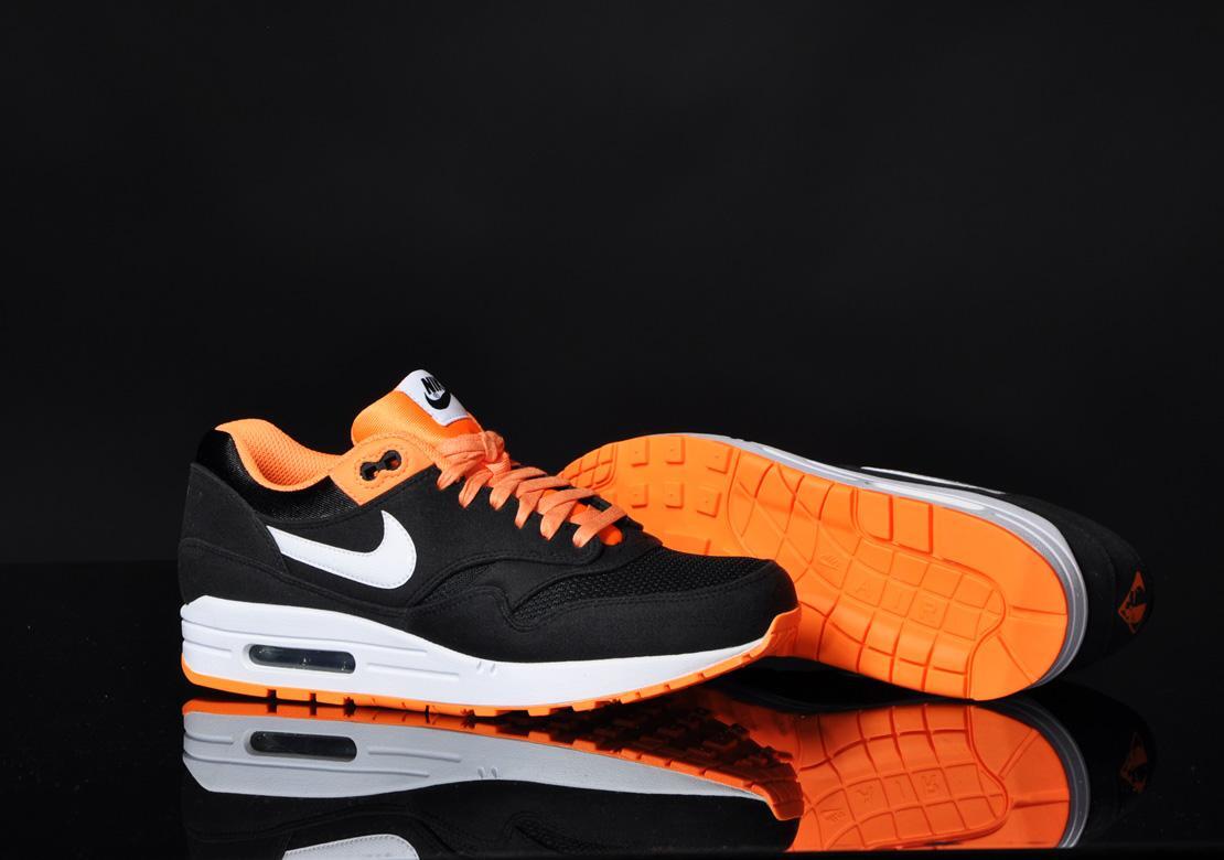black and orange air max 1