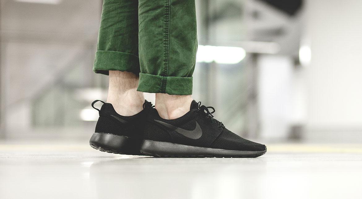 black roshe one