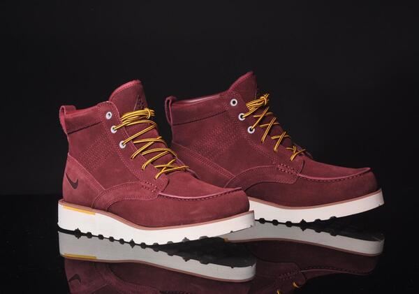 nike kingman boots