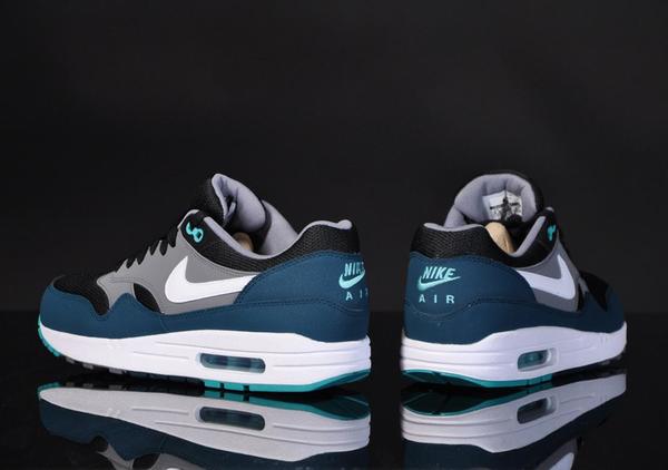 Nike air max 1 hotsell essential black midnight turquoise