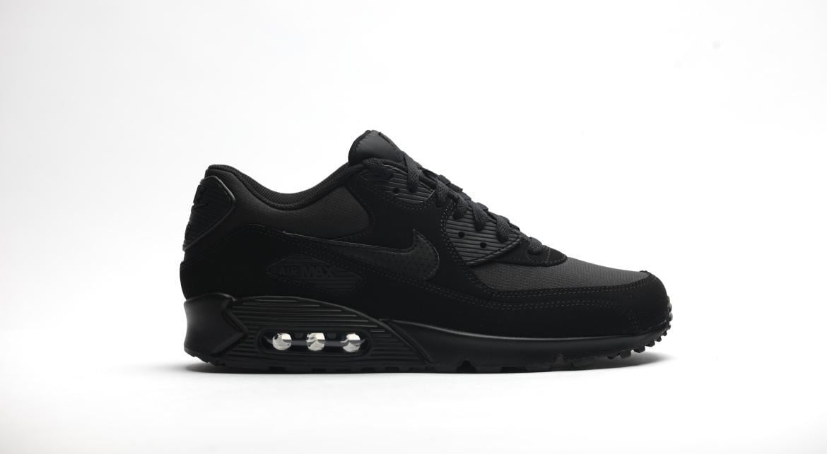 nike air max 90 essential trainers in black
