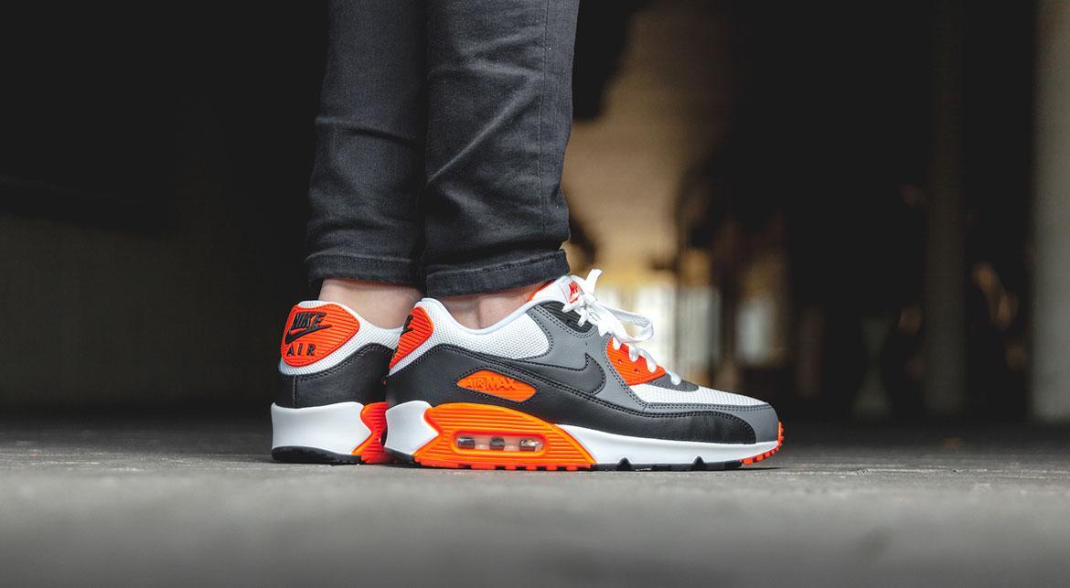 Nike Air Max 90 Essential 