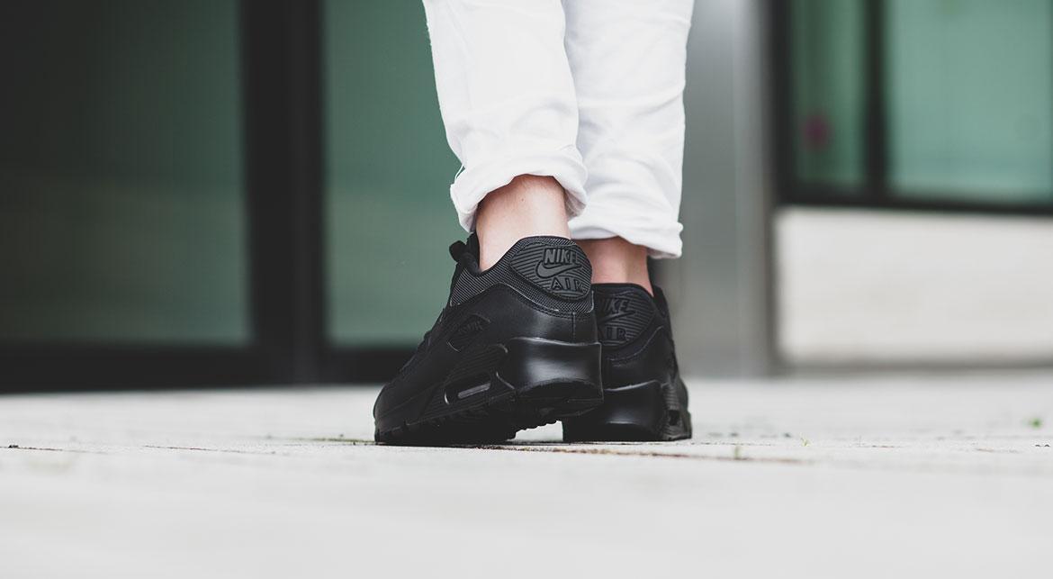 all black air max 90 outfit
