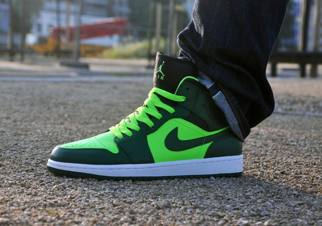 Jordan 1 mid electric green Size 8.5 - Air Jordan 1 Mid Hulk 2013 Gorge Green Electric  main image 2