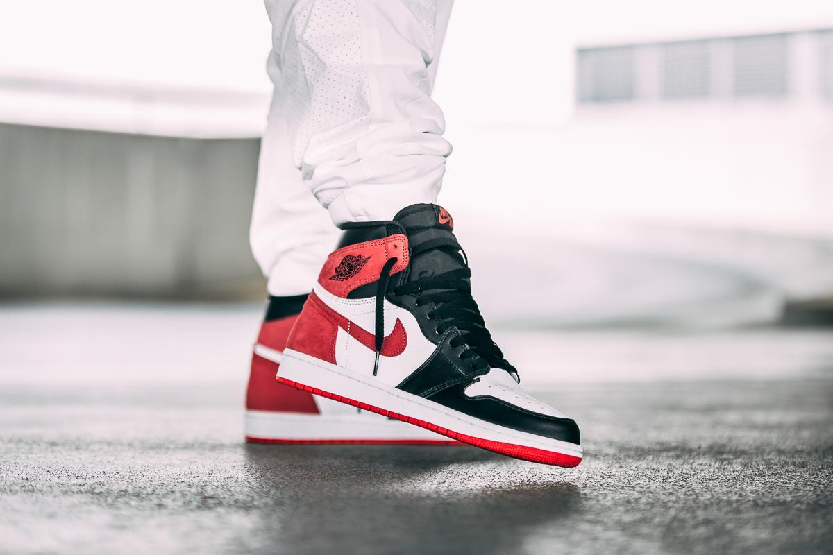 Air Jordan 1 Retro High OG "Track Red"