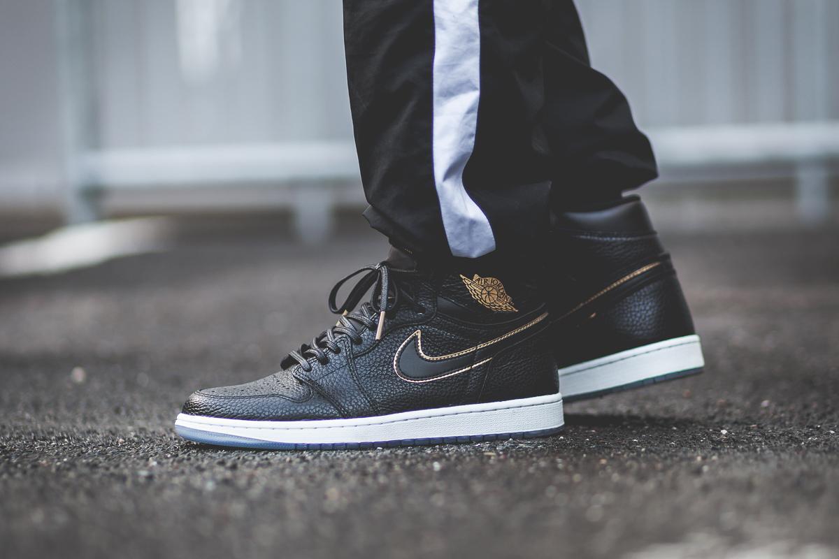 Nike Jordan 1 Retro High OG City of Flight 555088-031 Men\'s Size 9.5 Black Gold Jordan 1 Retro High OG  main image 3