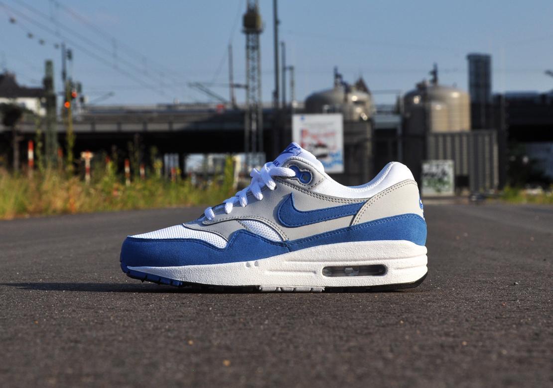 NIKE AIR MAX 1 Trainers White Grey & Blue Trainers 555766-105 Size UK5