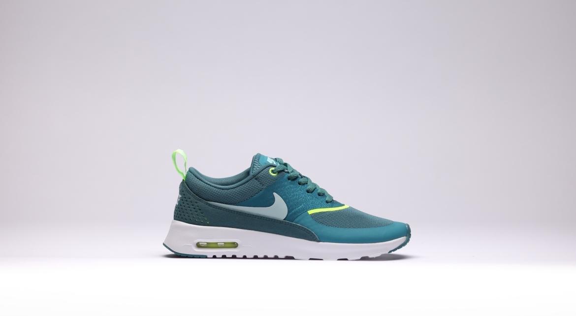 green nike air max thea
