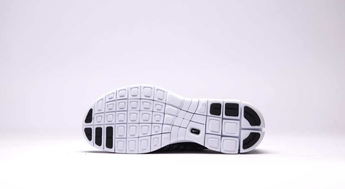 Nike Free Flyknit Oreo - Image 6