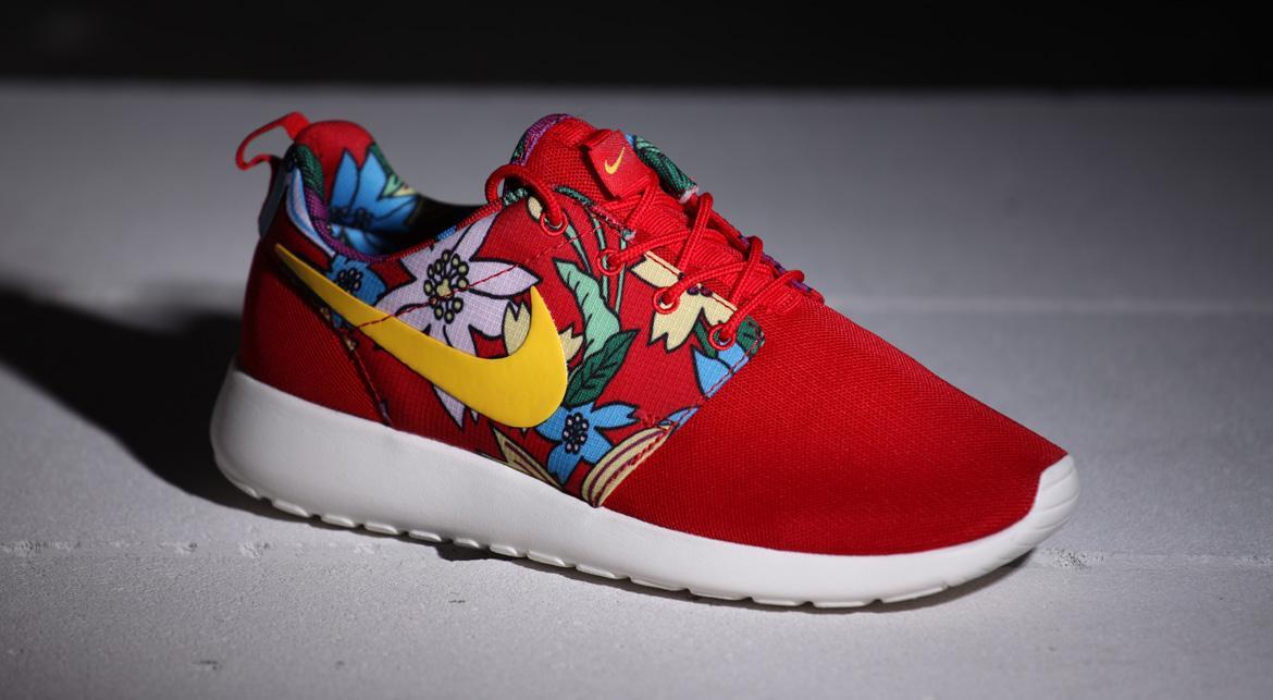 Nike Shoes Nike Roshe Run Floral Nike Wmns Roshe One Print 