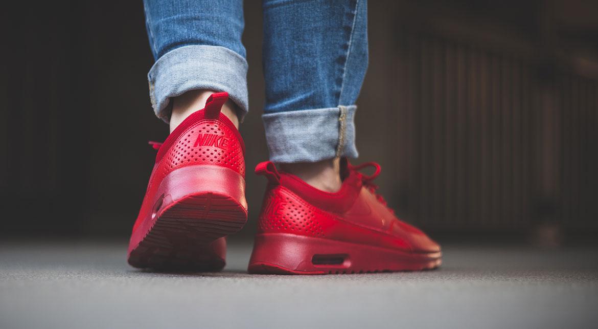 all red air max thea