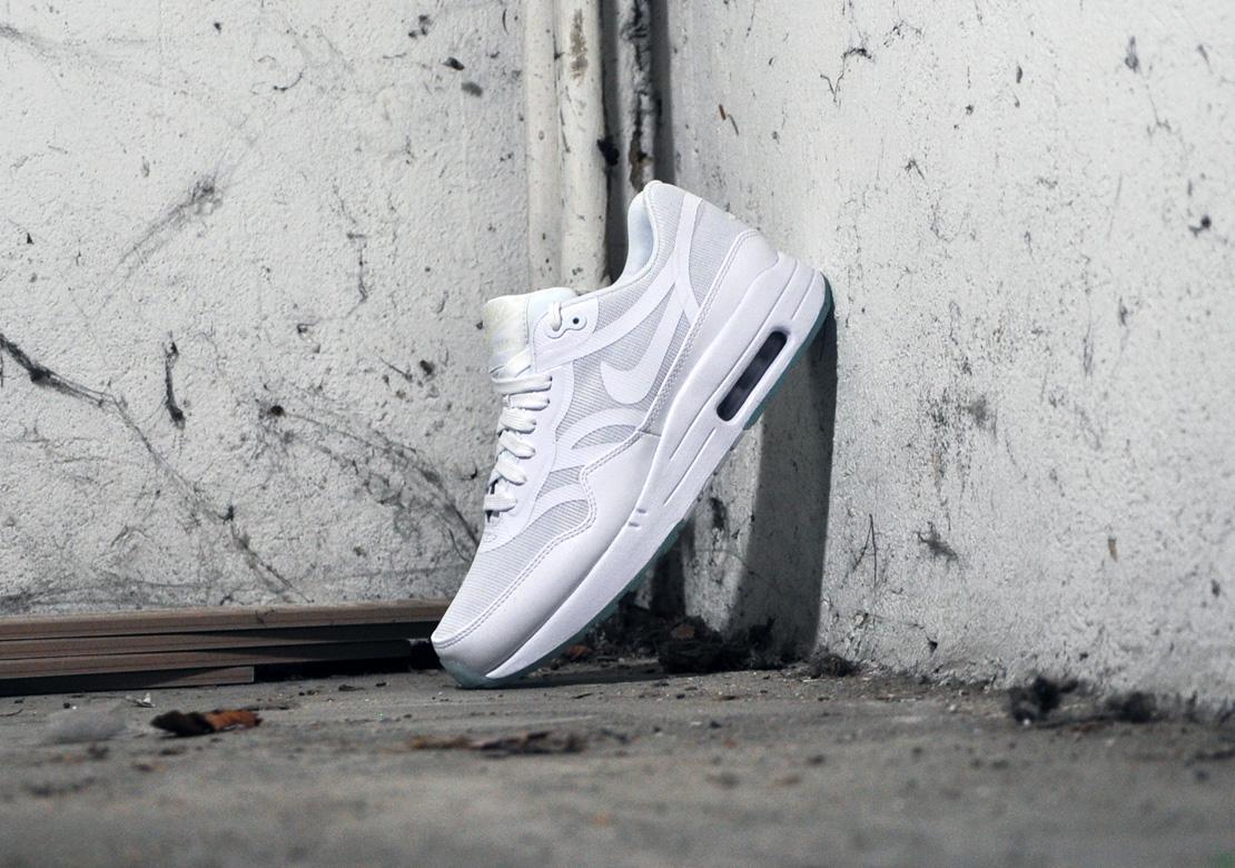 Nike Wmns Air Max CMFT PRM Tape