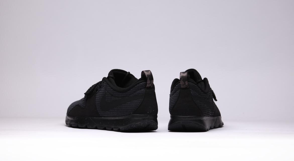 Nike SB Trainerendor "Black on Black"