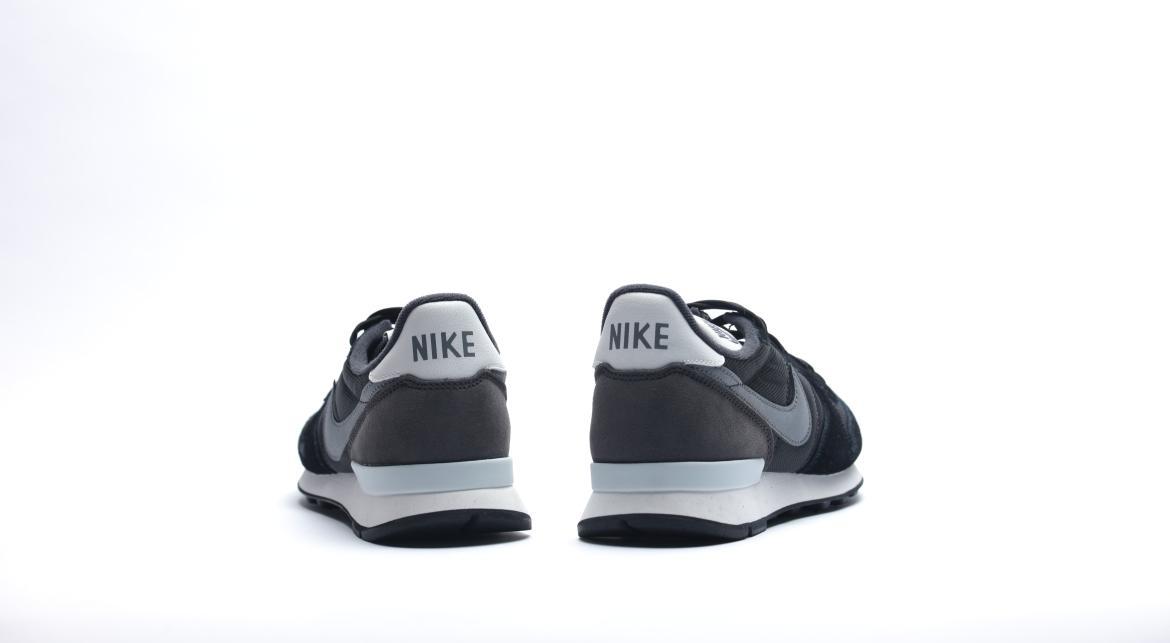 Nike Wmns Internationalist "Cool Grey"