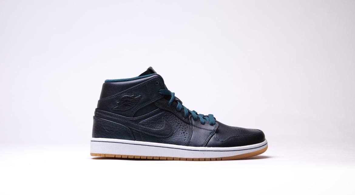 Air Jordan 1 Mid Nouveau "Space Blue"