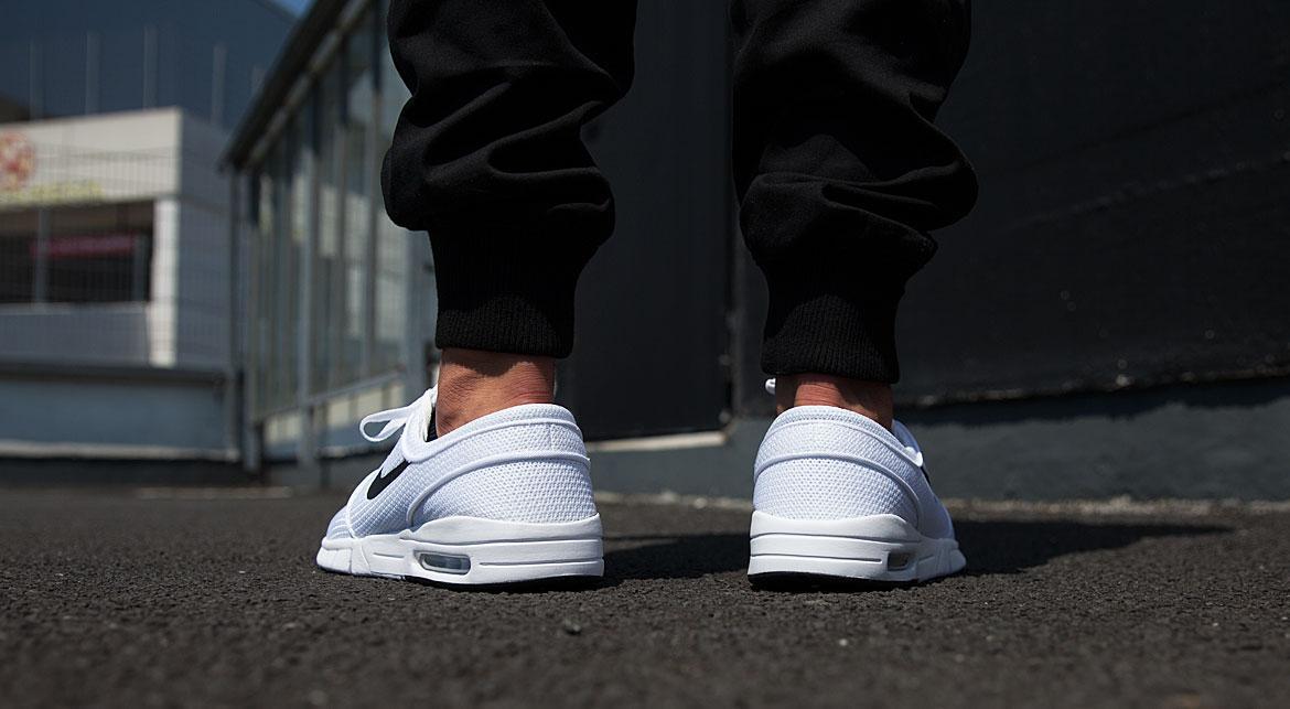 white nike janoski max