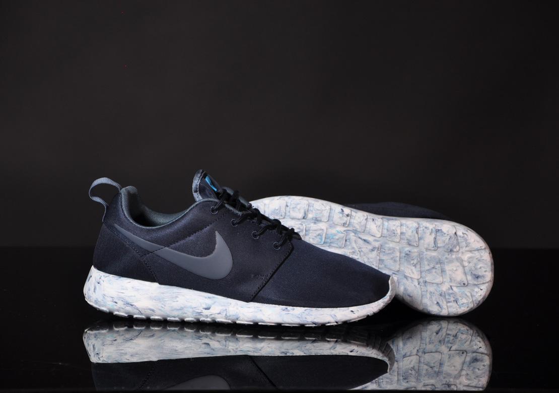 nike roshe run marble black