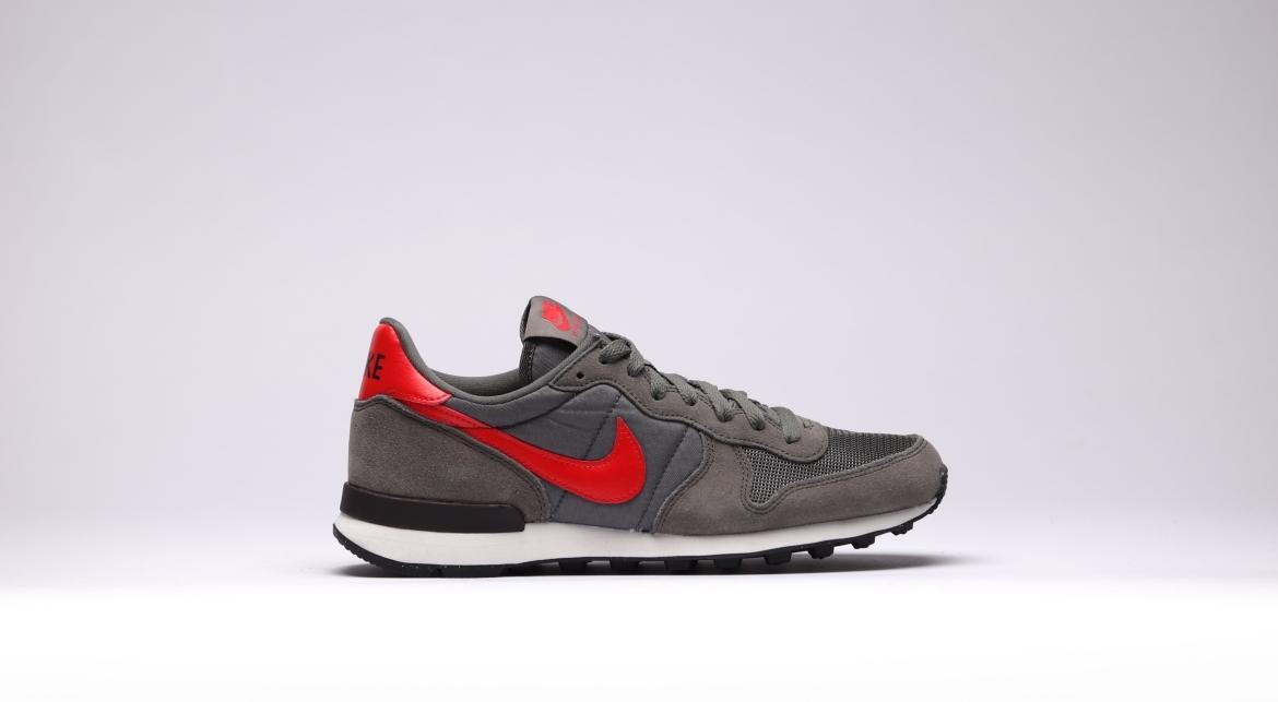 Nike Internationalist "Dark Pewter"