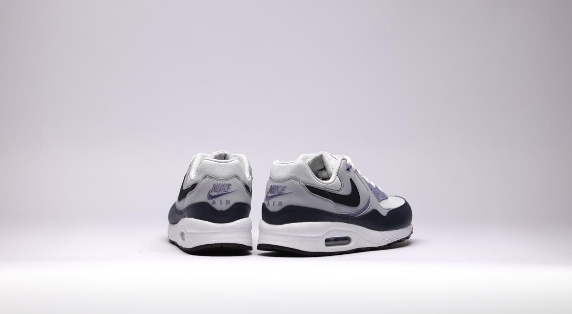 air max light essential