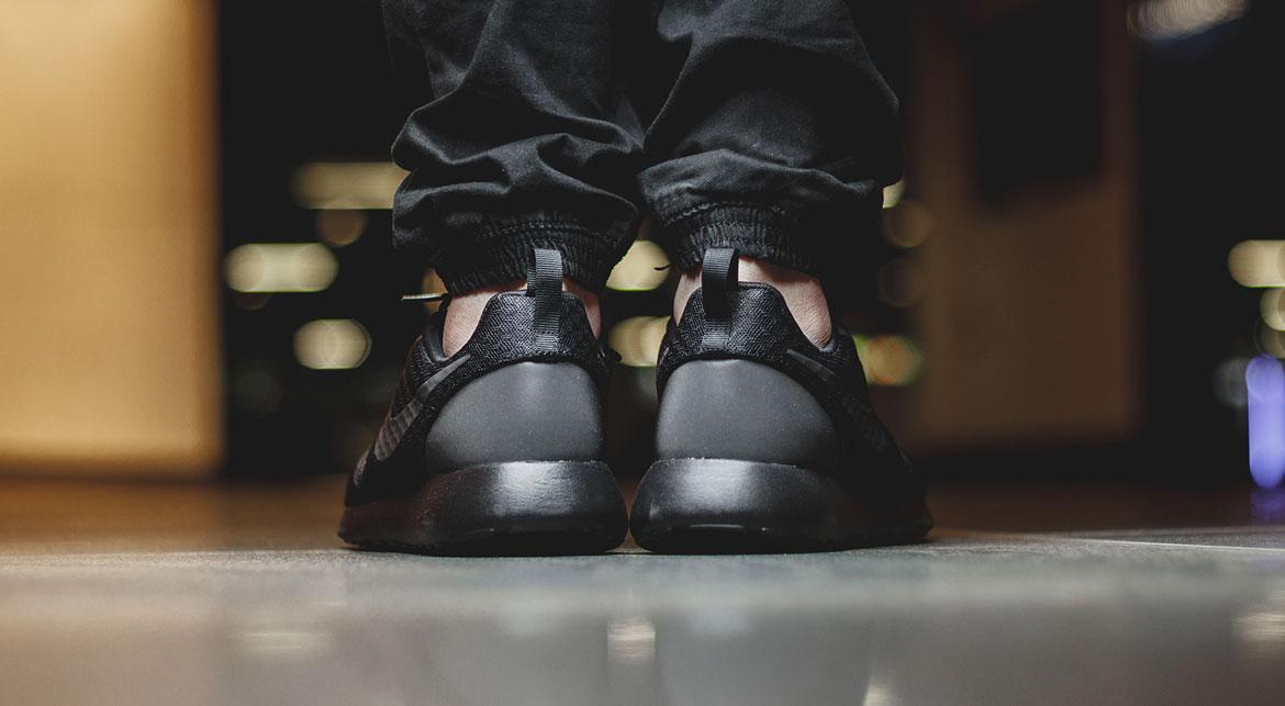 Nike Roshe One All Black - Image 8