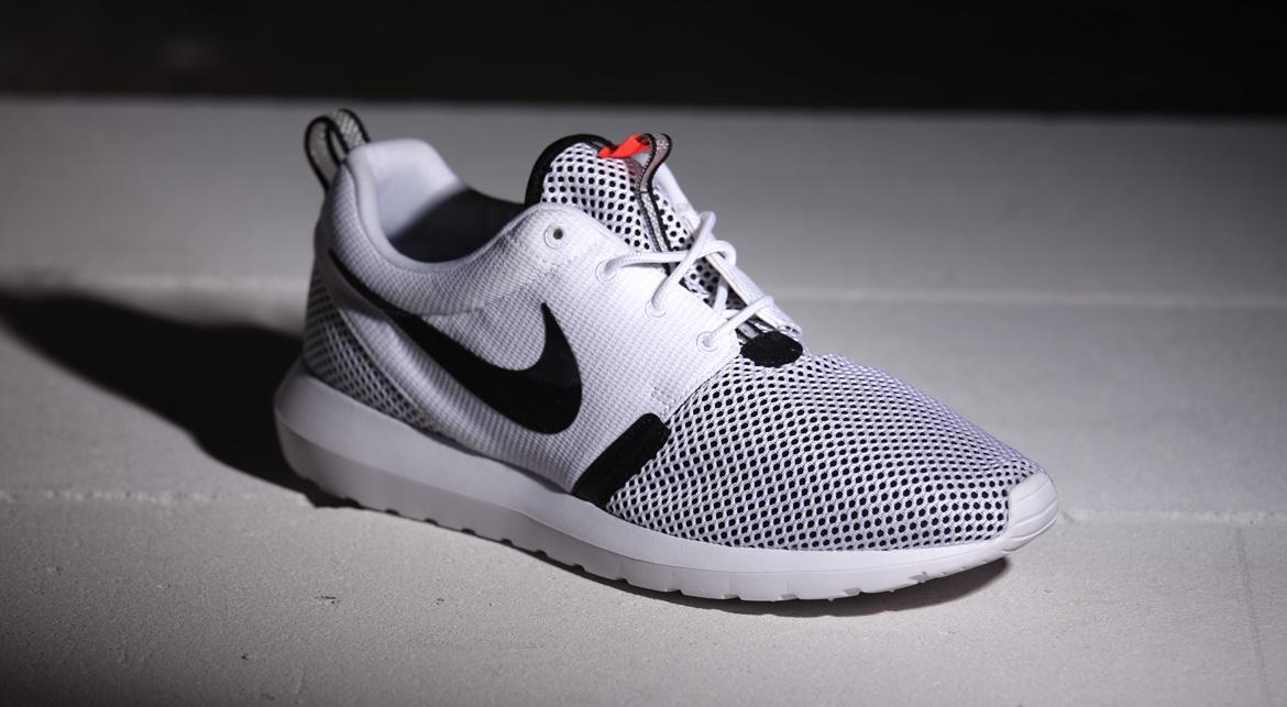 white and black nike roshe