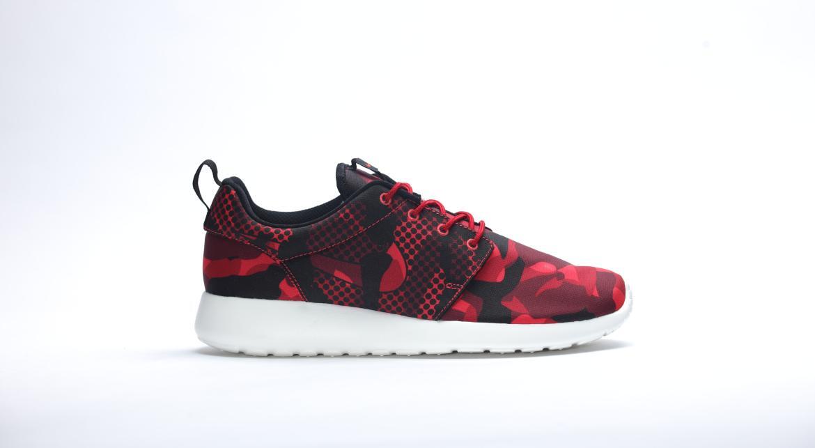 black and red roshe runs