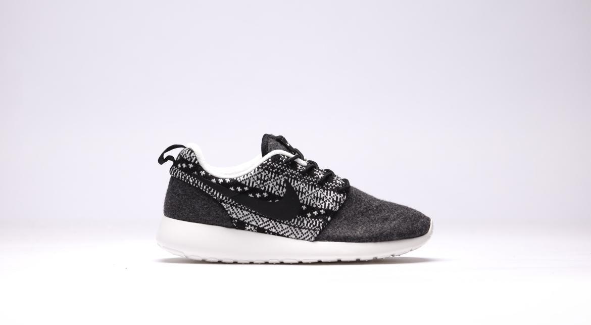 Nike Wmns Roshe One Winter "All Black"