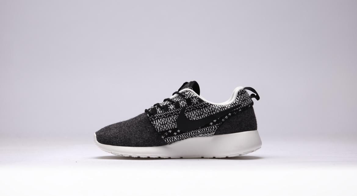 Nike Wmns Roshe One Winter "All Black" - Image 3