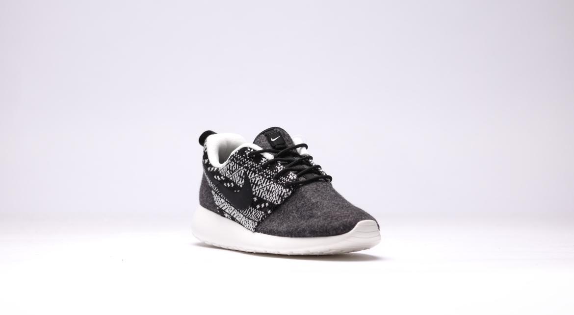 Nike Wmns Roshe One Winter "All Black" - Image 4