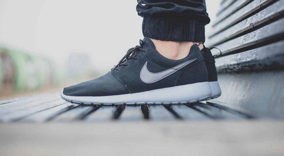 Nike Roshe One Dark Grey - Image 7