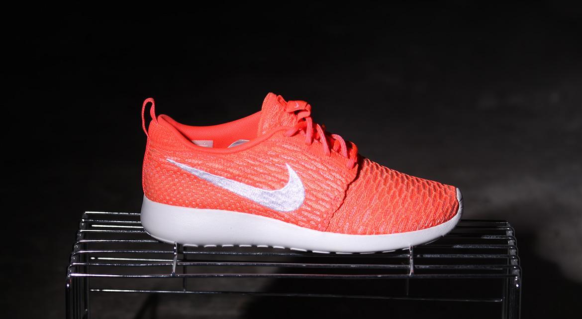 Nike Wmns Roshe One Flyknit "hot Lava"