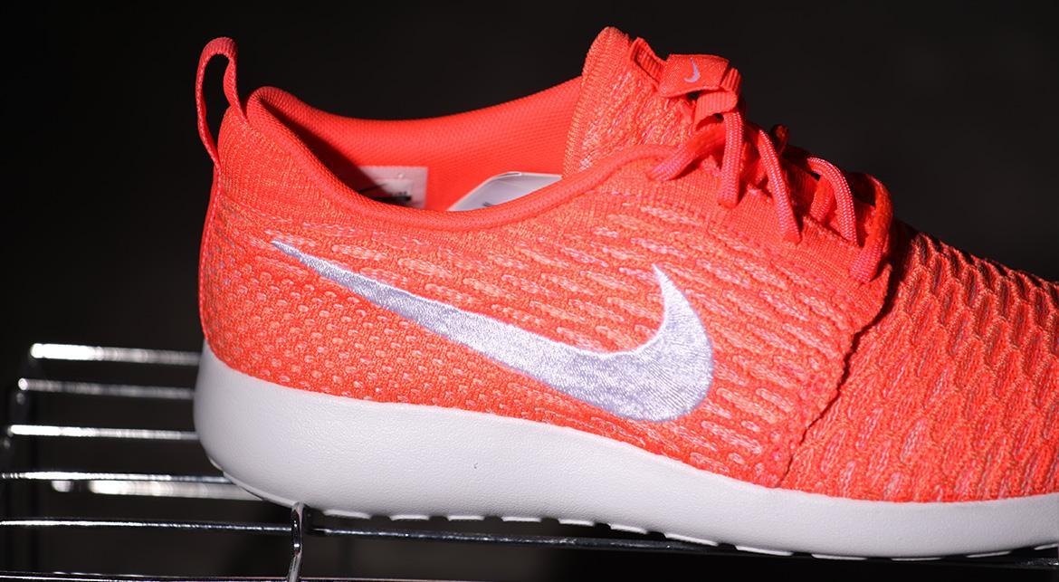 Nike Wmns Roshe One Flyknit "hot Lava"