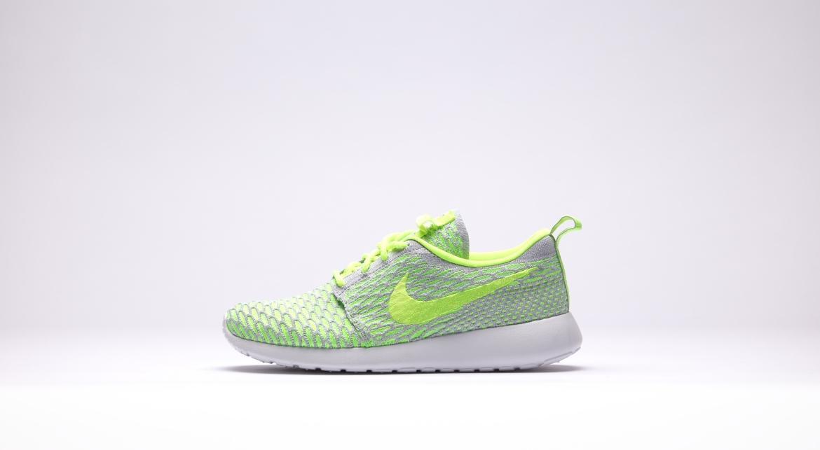 Nike Rosherun Flyknit 'Electric Green' (Women's) - Image 2