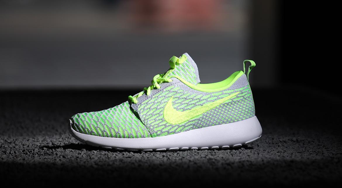 Nike Rosherun Flyknit 'Electric Green' (Women's) - Image 6