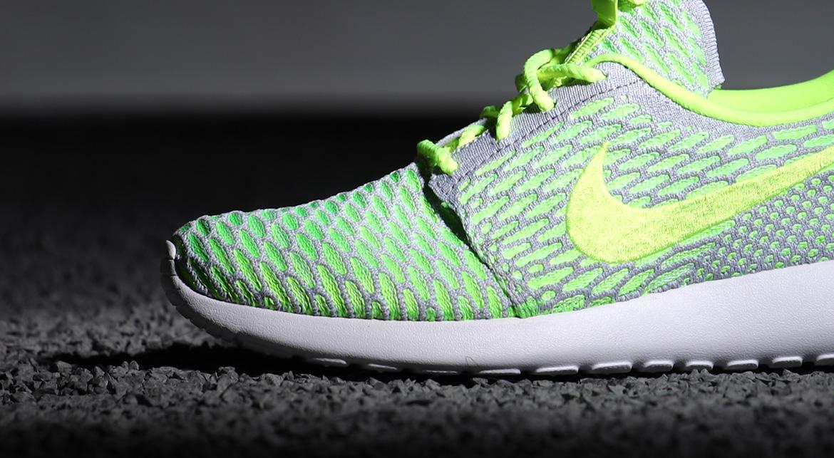 Nike Wmns Rosherun Flyknit "Electric Green"